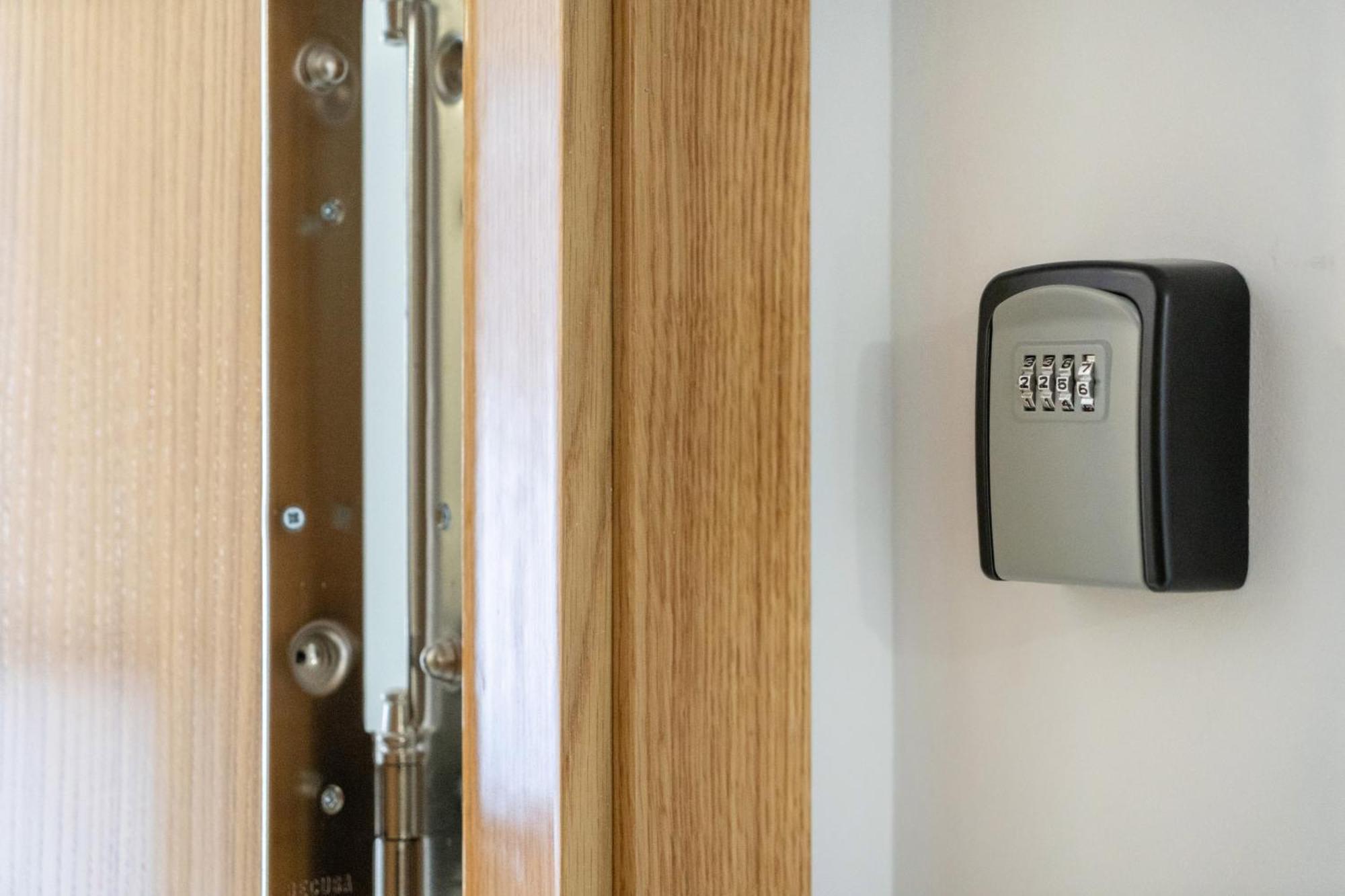 Madriver Apartamentos Reformados Con Parking Gratuito Exteriör bild